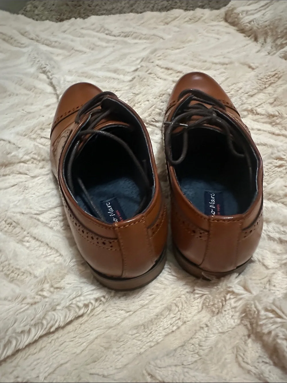 Men's Tan Cap-Toe Derby Shoes with Brogue Detailing